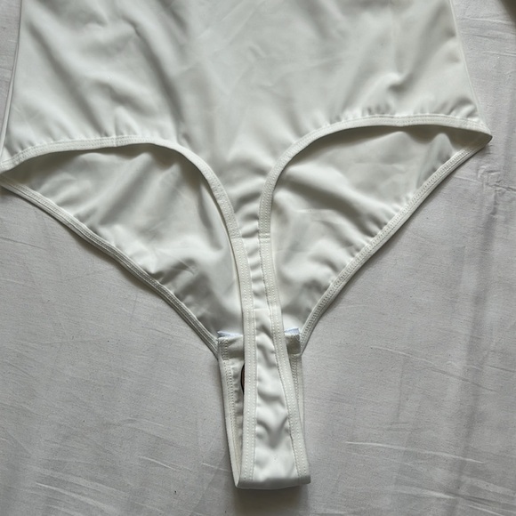 NWT FeelinGirl Tummy Control Long Sleeve White Deep V Neck U Ring Bodysuit - Picture 13 of 13